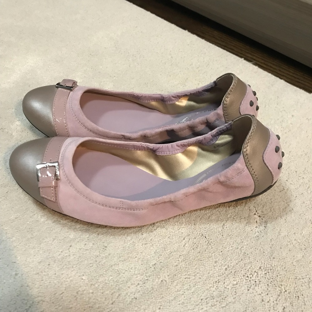 Gorgeous lavender Tod’s ballet flats